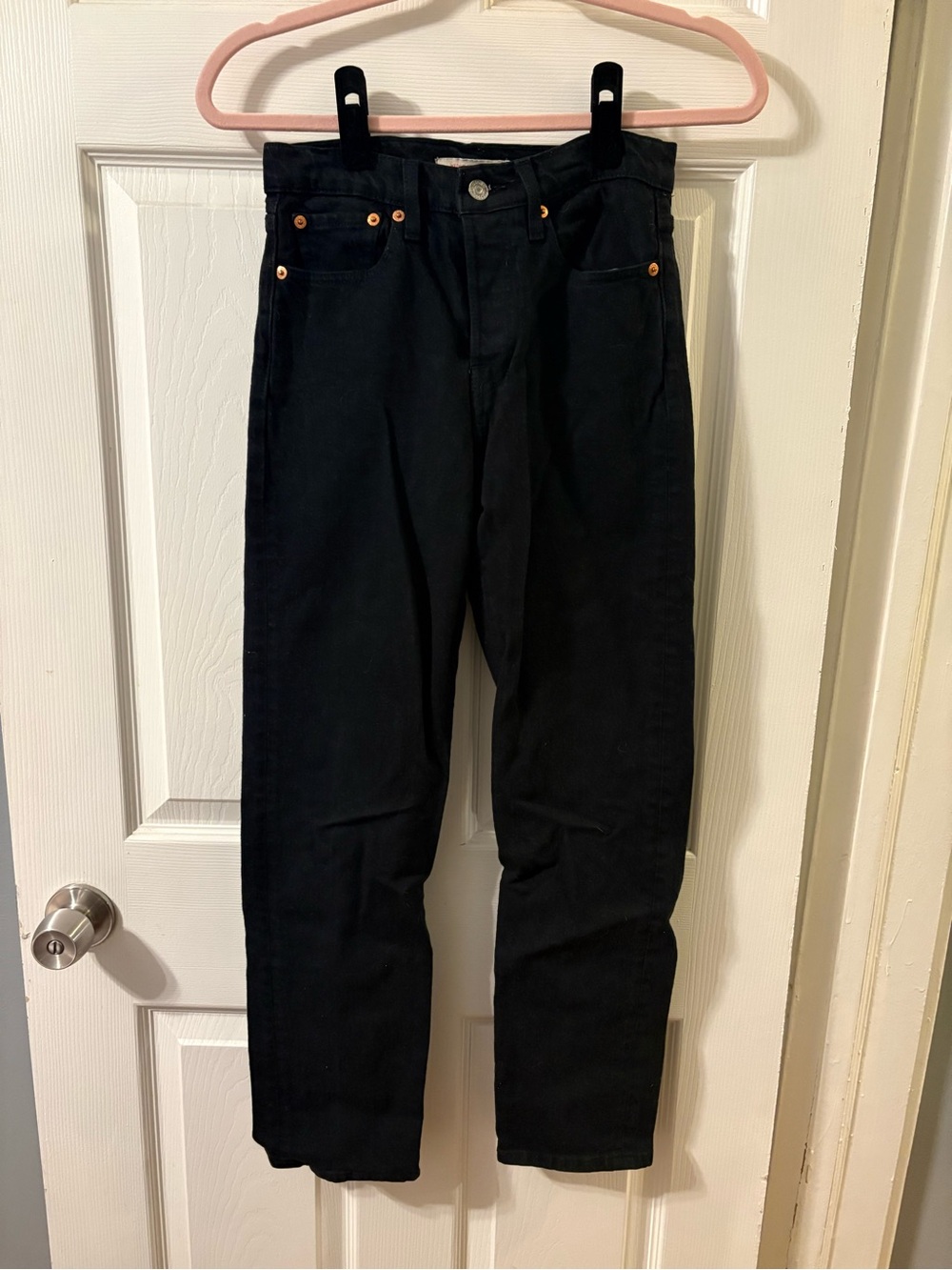 Levi’s black Wedgie Straight Ankle jeans